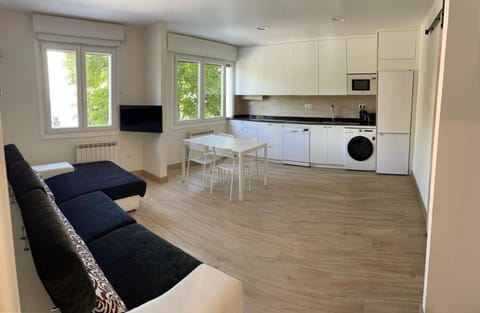 Kitchen or kitchenette, Living room, dishwasher
