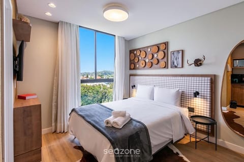 Bed, TV and multimedia, View (from property/room), Kitchen or kitchenette, Bedroom