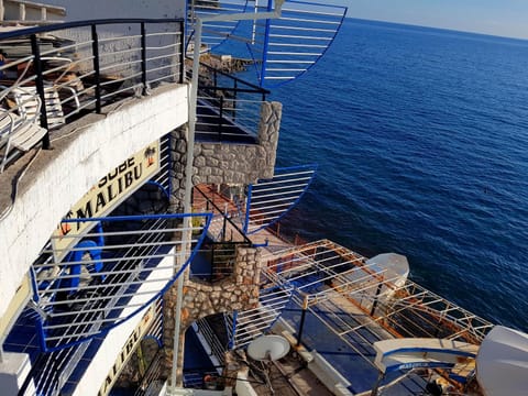 Bird's eye view, Decorative detail