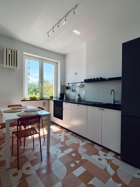 Kitchen or kitchenette, Dining area, dishwasher, oven, pet friendly, stove