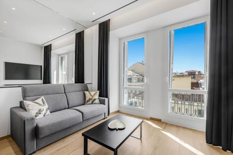 TV and multimedia, Seating area, air conditioner