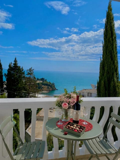 View (from property/room), Balcony/Terrace, Dining area, Sea view