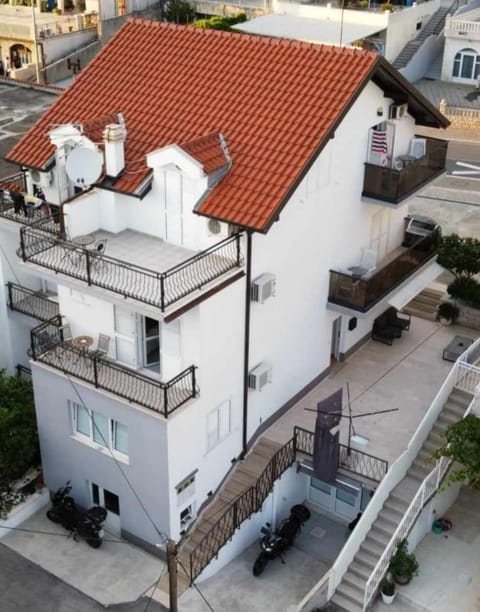 Apartments Rose Loboja Bed and Breakfast in Makarska