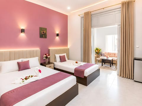 Bed, TV and multimedia, Living room, Photo of the whole room, Seating area, Bedroom, towels