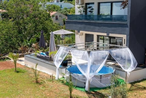 Swimming pool, Location, children, Family