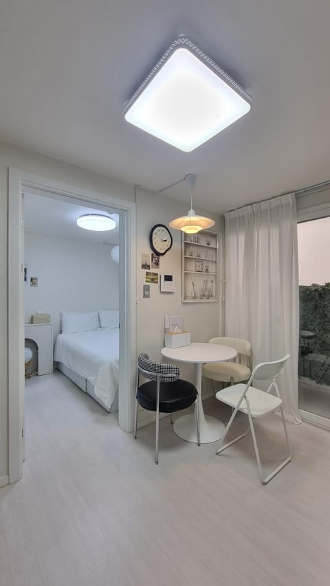 Living room, Meals