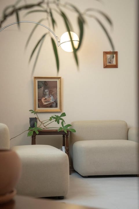 Bed, Living room, Bedroom, air conditioner