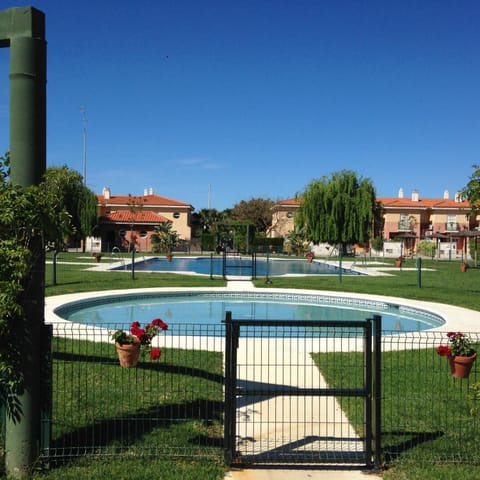 Swimming pool, Swimming pool