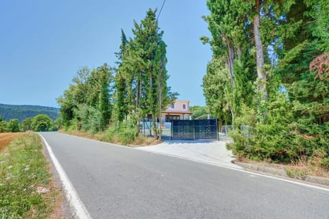Property building, Facade/entrance, Garden view