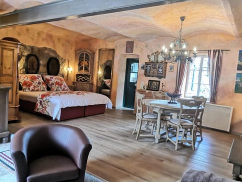 Bed, Living room, Photo of the whole room, Dining area