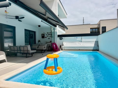Pool view, Swimming pool, sunbed