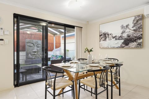Decorative detail, Dining area