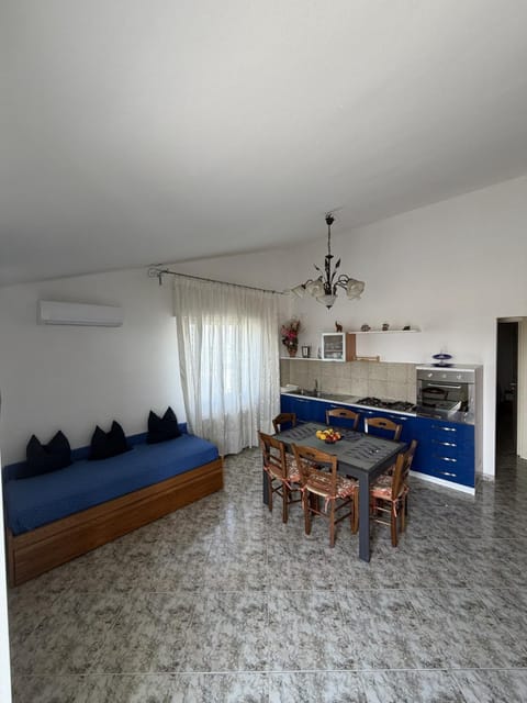 Kitchen or kitchenette, Dining area, kitchen