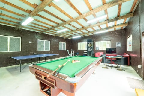Billiard, Game Room