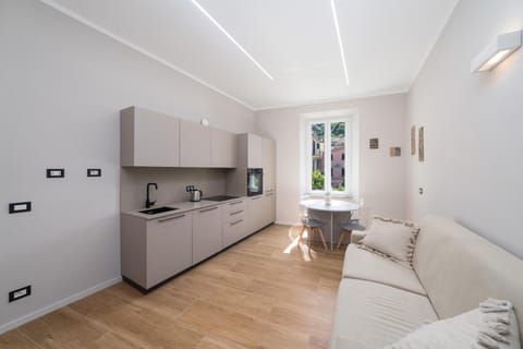 Kitchen or kitchenette, Living room, Seating area, oven, stove