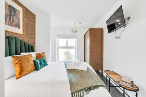 Bed, TV and multimedia, heating, internet, towels, wardrobe