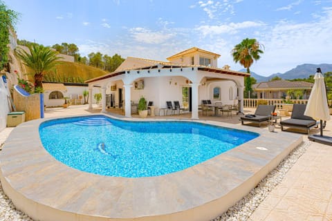 Shower, Property building, Patio, Natural landscape, Balcony/Terrace, Mountain view, Pool view, Swimming pool, sunbed