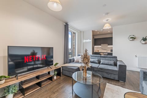 Communal lounge/ TV room, TV and multimedia, Living room, Seating area, Evening entertainment