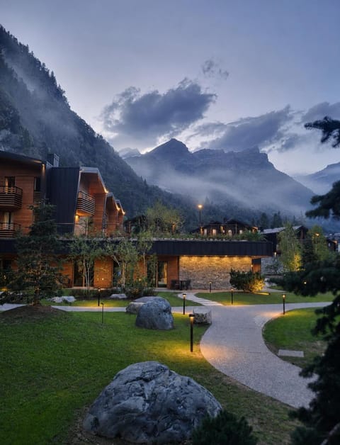 Property building, Nearby landmark, Spring, Night, Natural landscape, Mountain view
