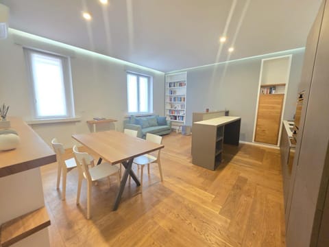 Day, Seating area, Dining area, kitchen