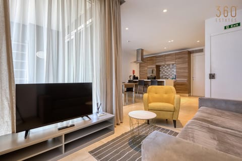 Communal lounge/ TV room, TV and multimedia, Kitchen or kitchenette, Living room, Seating area, Evening entertainment