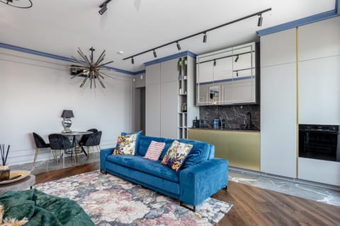 Living room, Dining area, oven, kitchen