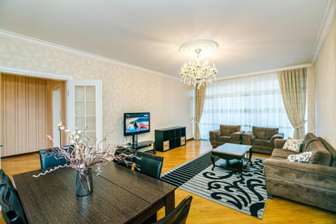 TV and multimedia, Living room, Dining area