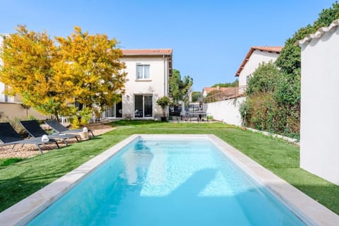 Property building, Spring, Day, Garden, Garden view, Pool view, Swimming pool, sunbed