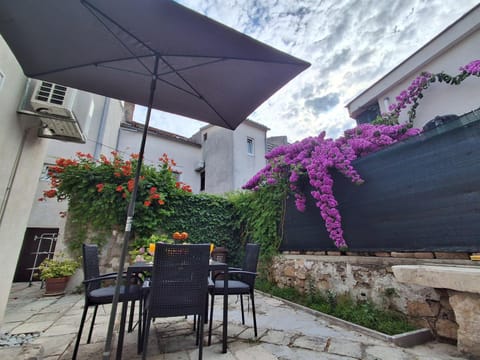 Patio, Day, Garden, Balcony/Terrace, Garden view