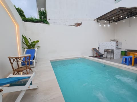 Hot Tub, Swimming pool