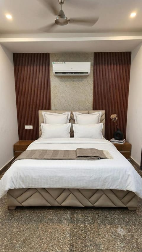 Bedroom, air conditioner