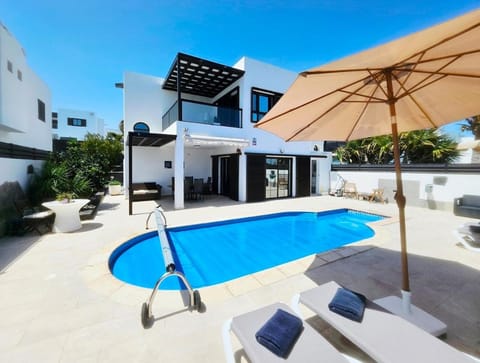 Balcony/Terrace, Swimming pool
