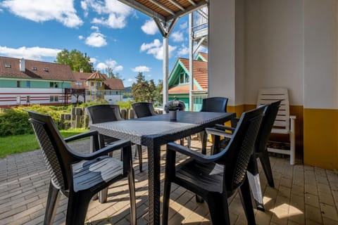 Property building, Summer, Balcony/Terrace, Balcony/Terrace