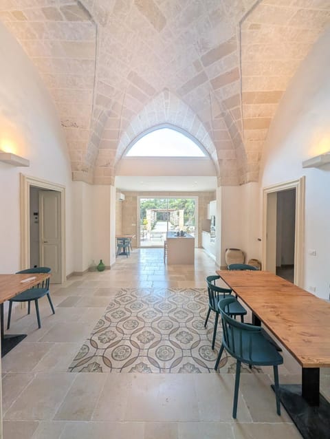 Kitchen or kitchenette, Living room, Seating area