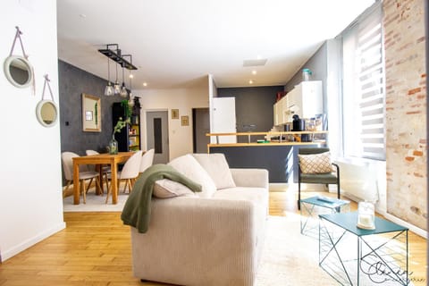 Living room, Decorative detail, Dining area, internet, kitchen