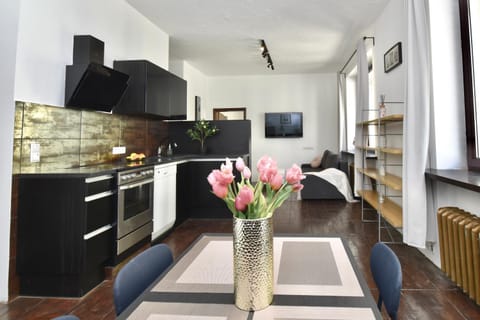 Seating area, Dining area, kitchen