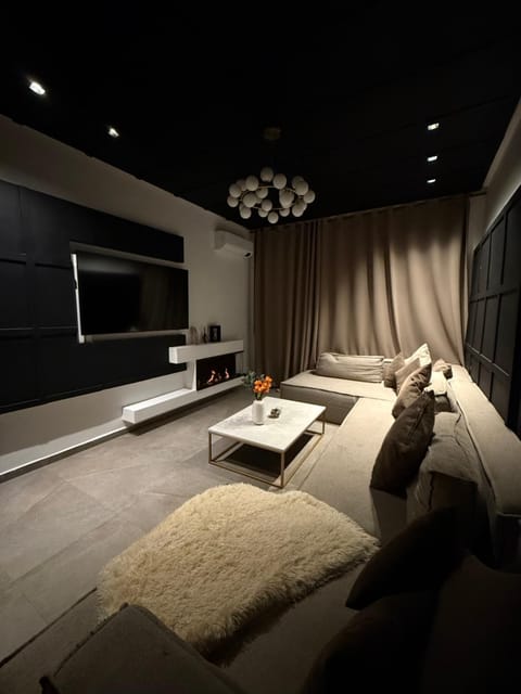 Communal lounge/ TV room, Living room, Banquet/Function facilities, Seating area, fireplace