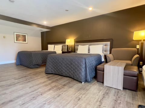 First Canada Hotel Cornwall Hwy 401 ON Hotel in Cornwall