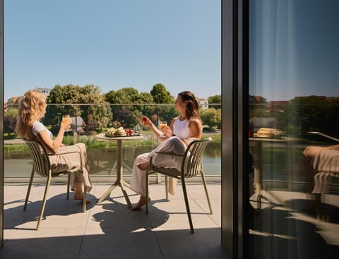 Day, People, Natural landscape, View (from property/room), Balcony/Terrace, Seating area, Dining area, River view, group of guests