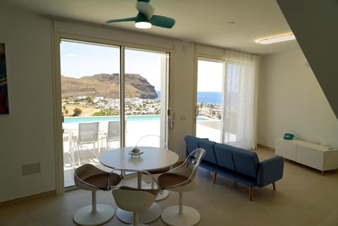 Communal lounge/ TV room, Living room, Sea view