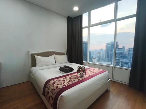 Bed, Photo of the whole room, Bedroom, fireplace