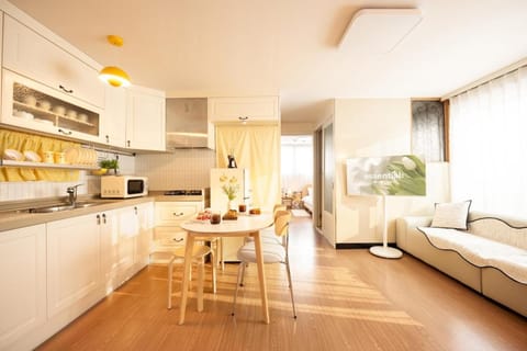 Living room, Dining area, microwave, stove, kitchen, air conditioner
