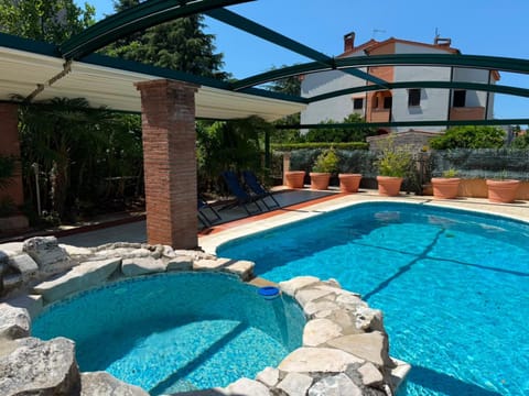 Garden view, Pool view, Swimming pool, sunbed