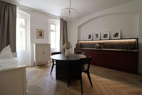 Living room, Photo of the whole room, Seating area