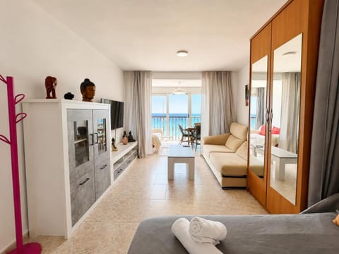 Living room, Photo of the whole room