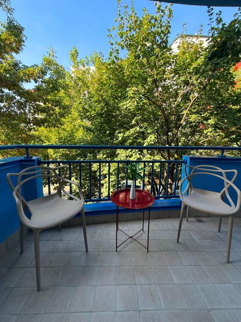 Patio, Spring, Day, Garden, View (from property/room), Balcony/Terrace, Balcony/Terrace, Seating area, Dining area, Garden view
