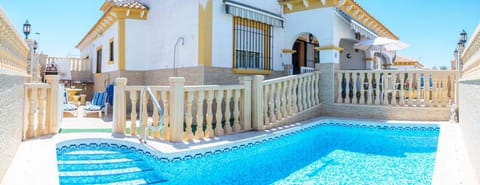 Property building, Patio, Day, Swimming pool, Swimming pool