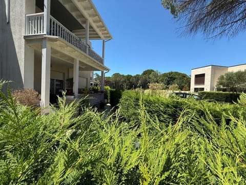 Property building, Spring, Day, Natural landscape, Garden, Garden view