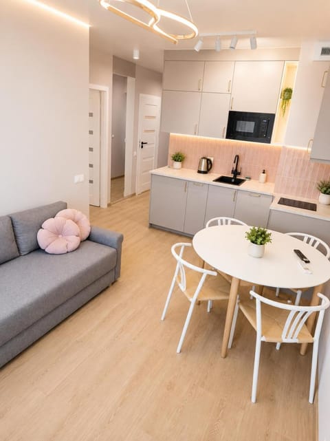 Communal lounge/ TV room, TV and multimedia, Kitchen or kitchenette, Living room, Seating area, Dining area, Evening entertainment