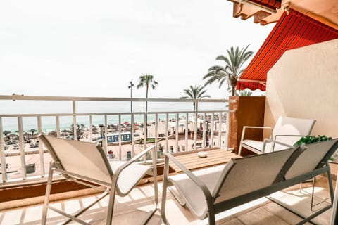 Property building, Natural landscape, View (from property/room), Balcony/Terrace, Sea view